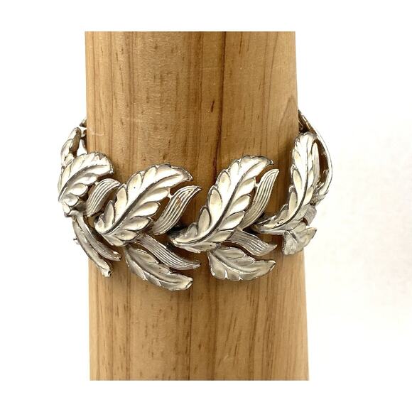 Vintage Bracelet Leaves Linked White Enamel Finish Estate 6.5” Flaw - Picture 8 of 12